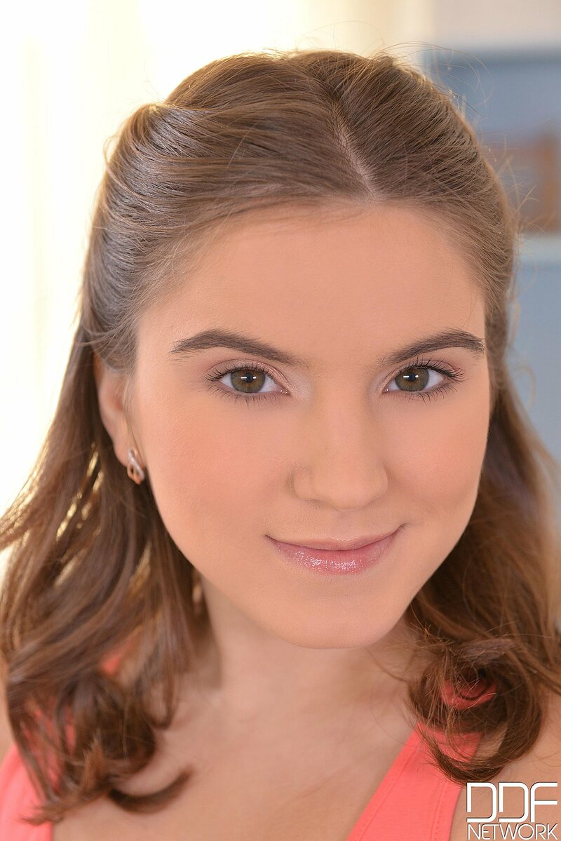 Елена, 22 года, 4 размер груди